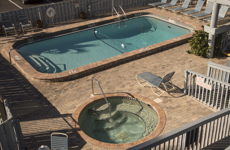 Pool and hot tub at Englewood Beach & Yacht Club.