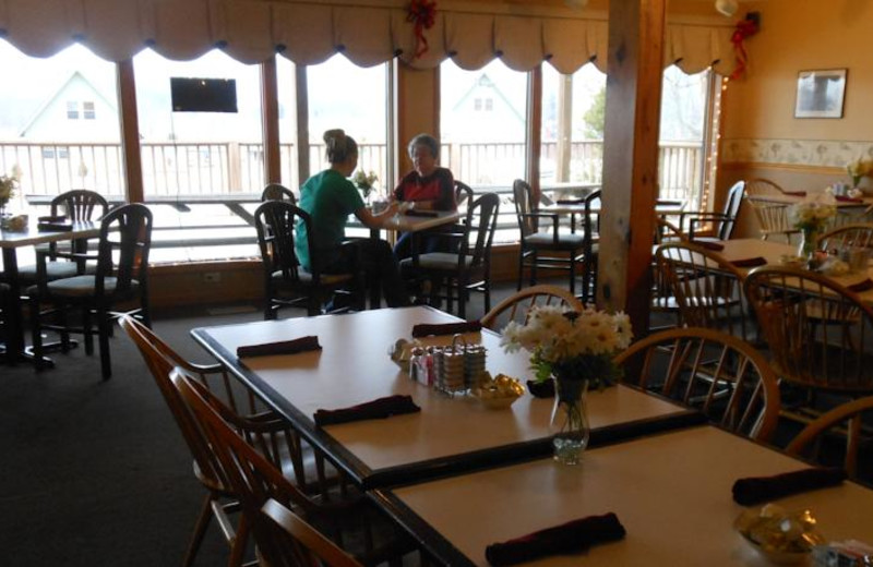 Dining room at Windwood Fly-In Resort.