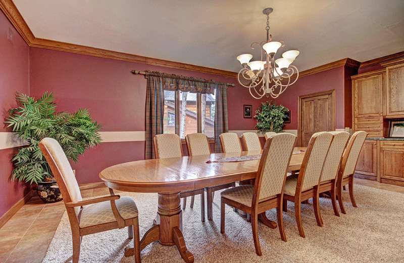 Rental dining room at Majestic Lodging.