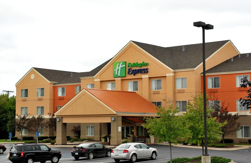 Exterior view of Holiday Inn Express Lapeer.