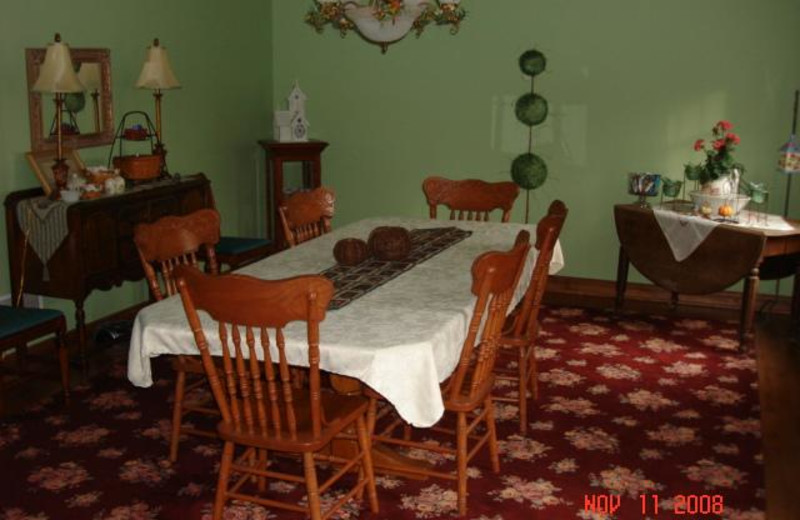 Dining room at Inn At Mt Chestnut.