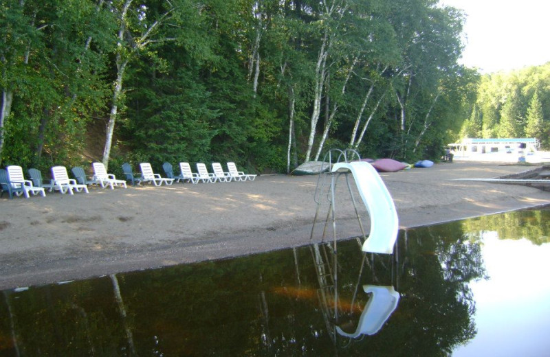 The beach at Timber Bay Lodge & Houseboats.