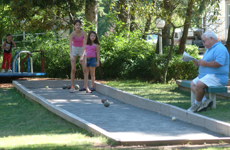 Resort activities at Chestnut Grove Resort.
