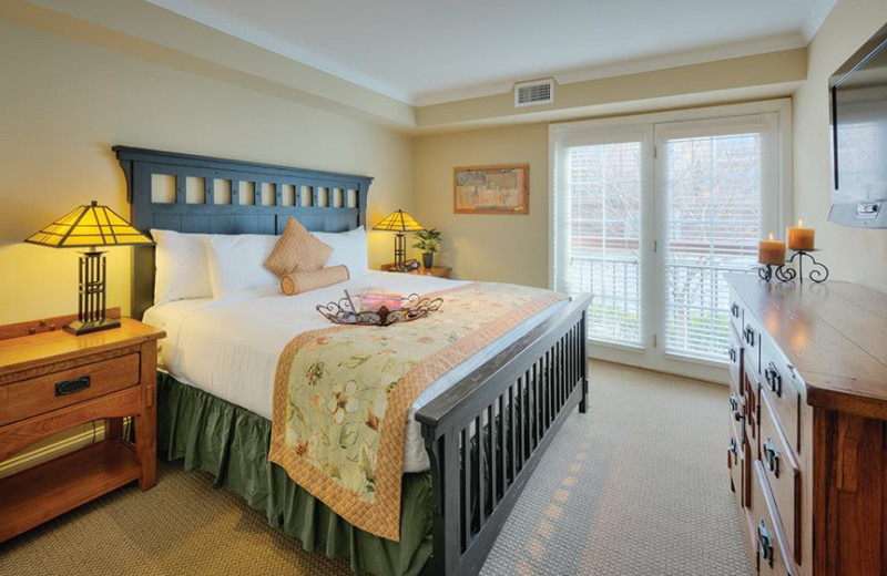 Guest bedroom at The Residences at Biltmore.