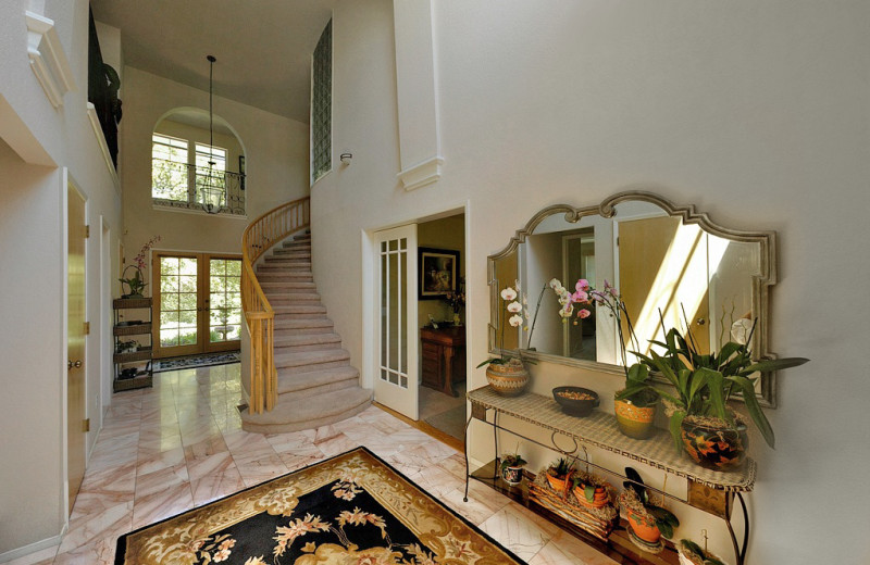 Foyer at Casa Lana Bed & Breakfast.