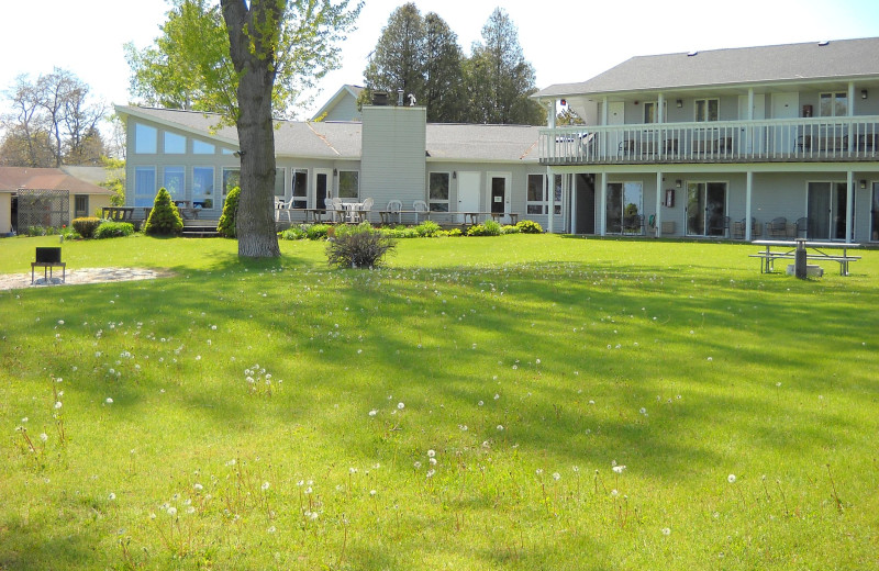 Exterior view of Square Rigger Lodge.