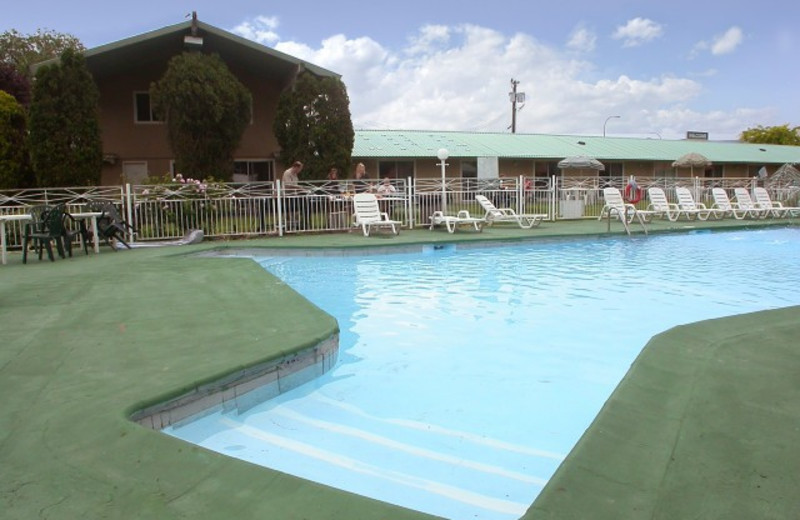 Outdoor pool at Okanagan Seasons Resort.