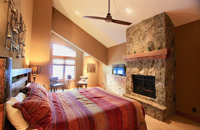 Rental bedroom at Mammoth Stonegate.