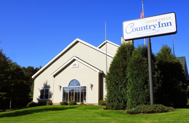 Exterior view of Country Inn River Falls.