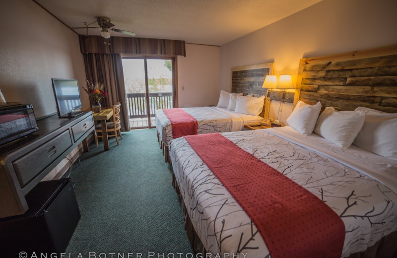 Guest room at St. Croix Inn Solon Springs.