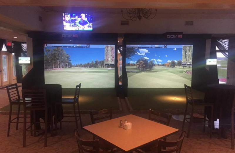 Virtual golf at Sawmill Creek Golf Resort & Spa.