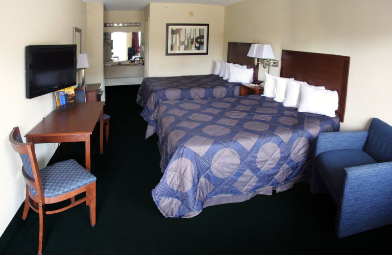 Guest room at Castle Rock Resort and Waterpark.