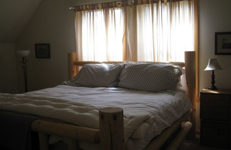 Cabin bedroom at Idaho Cabin Keepers.