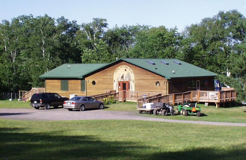 Exterior view of Scenic Drive Resort.