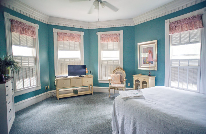 Guest room at Trotter House Bed 