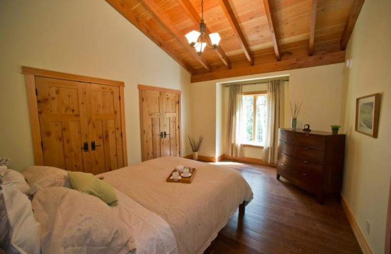 Guest room at Wing Creek Cabins Resort.