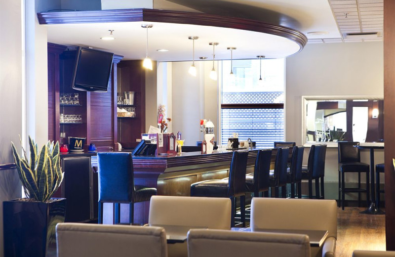 Lounge at Delta Trois-Rivieres Hotel and Conference Centre.