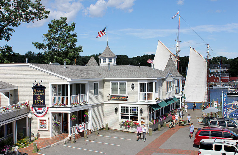 Exterior view of Grand Harbor Inn.