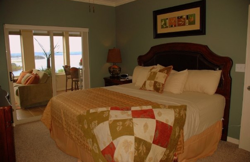 Guest bedroom at Thousand Hills Golf Resort.