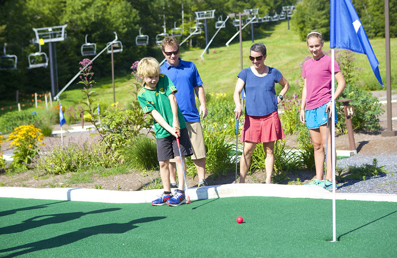 Mini golf near Sunapee Harbor Cottages.