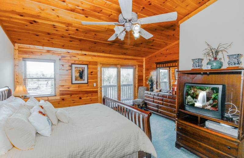 Cabin bedroom at Golfview Vacation Rentals.