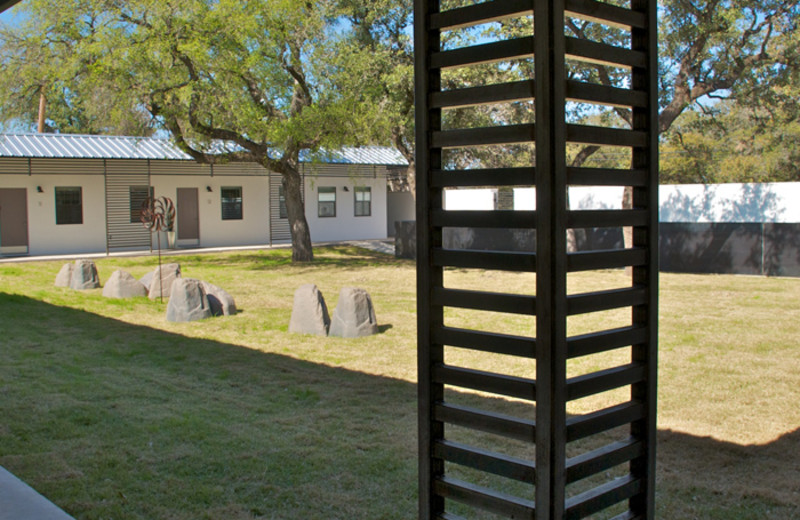 Exterior view of Hotel Flora & Fauna.