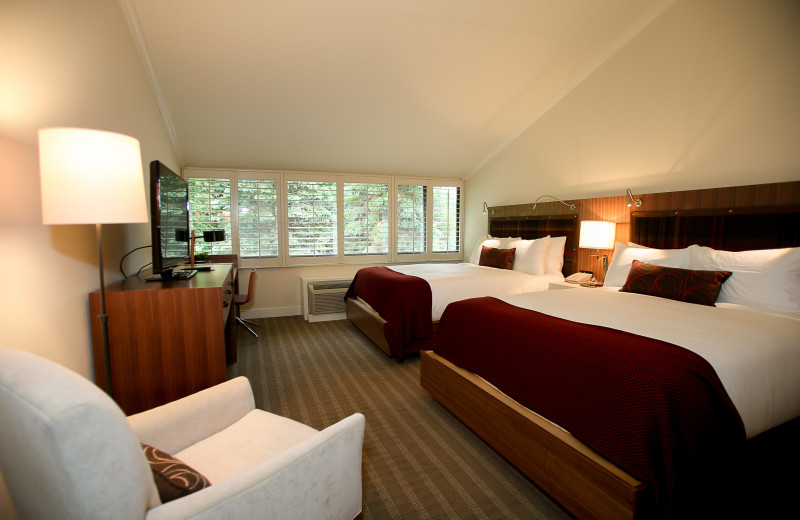 Executive double queen guest room at Topnotch Resort.