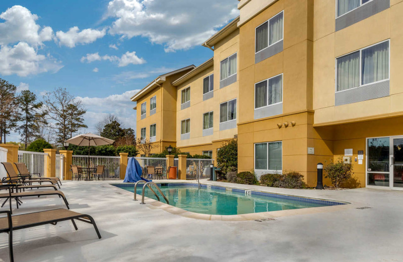 Outdoor pool at Comfort Inn 