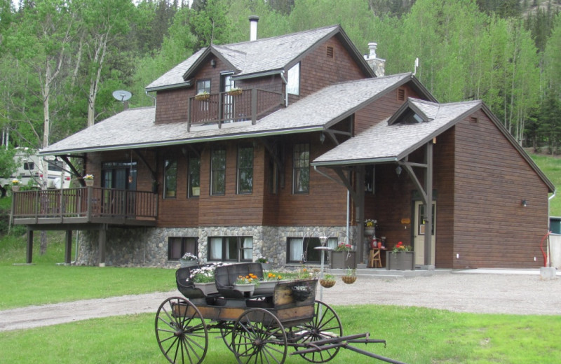 Exterior Main House View at Old Entrance B 'n B Cabins