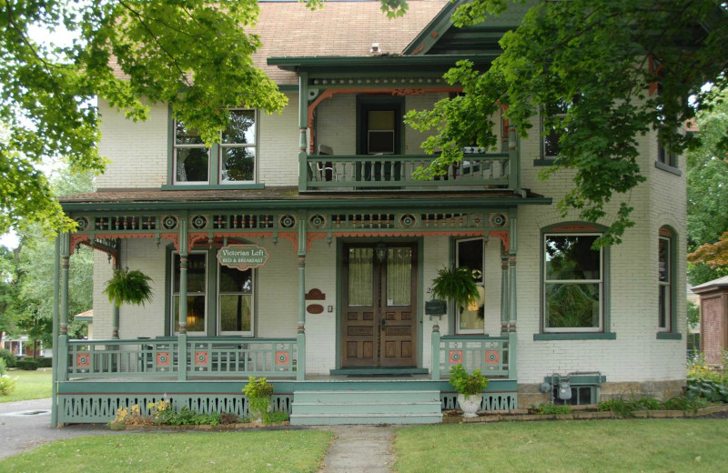 Exterior view of Victorian Loft Bed 