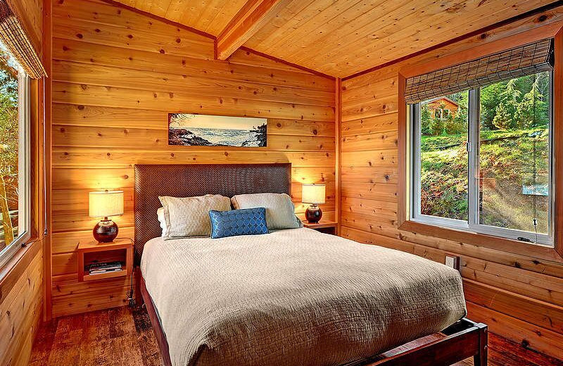 Guest bedroom at Snug Harbor Marina Resort.