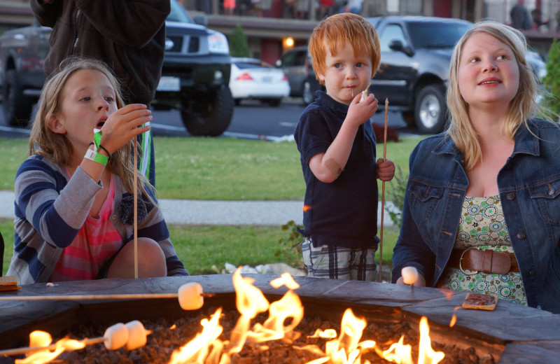 Bonfire at Mountain View Lodge.