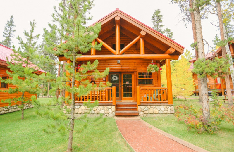 Exterior view of Baker Creek Mountain Resort.