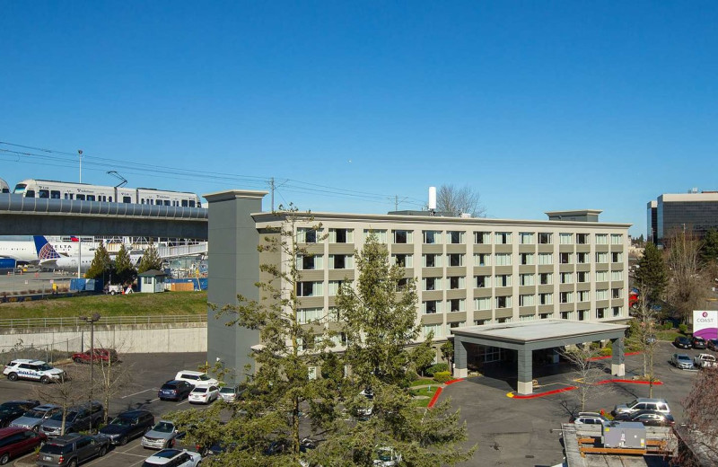 Exterior view of Coast Gateway Hotel.