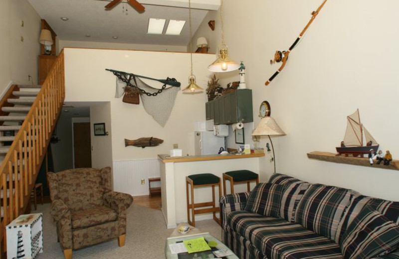 Guest living room at Edgewater Inn on the Harbor.