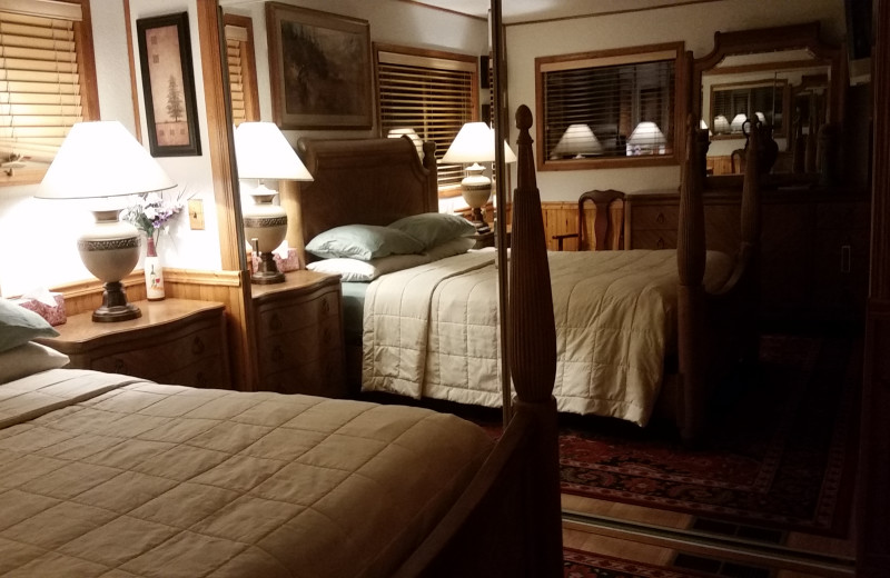Guest bedroom at Kenai River Drifters Lodge.