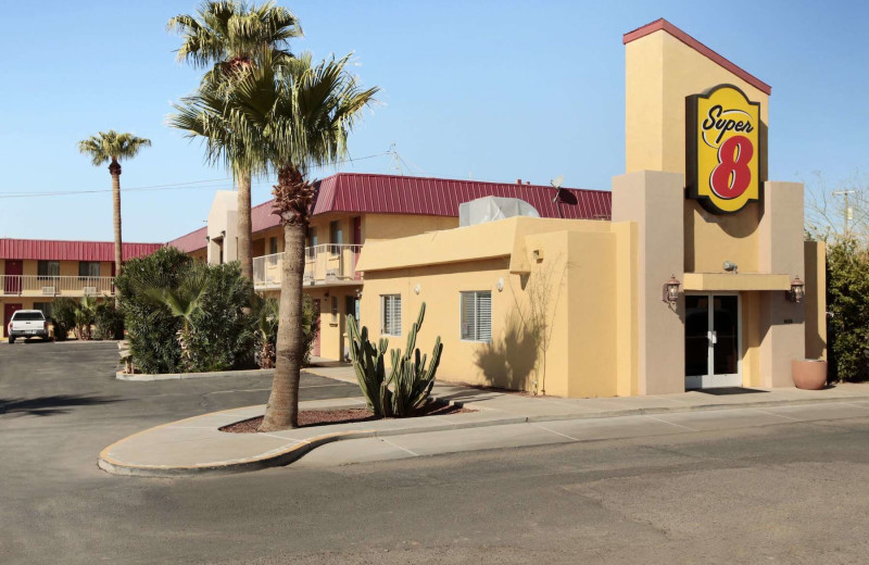 Exterior view of Super 8 Eloy.