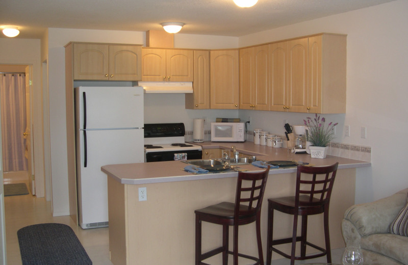 Guest kitchen at Grizzly Peaks Condominums.