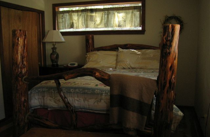 Cabin bedroom at Idaho Cabin Keepers.