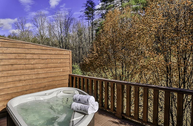 Guest hot tub at House Mountain Inn.