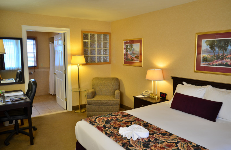 Guest room at Skaneateles Suites Dockside.