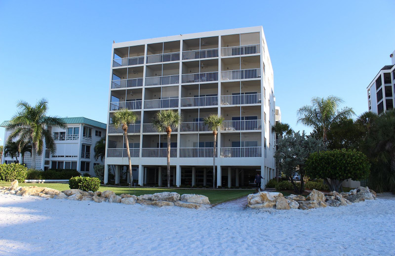 Exterior view of Gulfview Manor Resort.