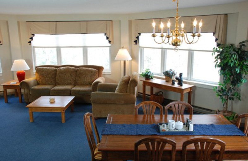 Guest living and dining room at Golden Eagle Lodge.