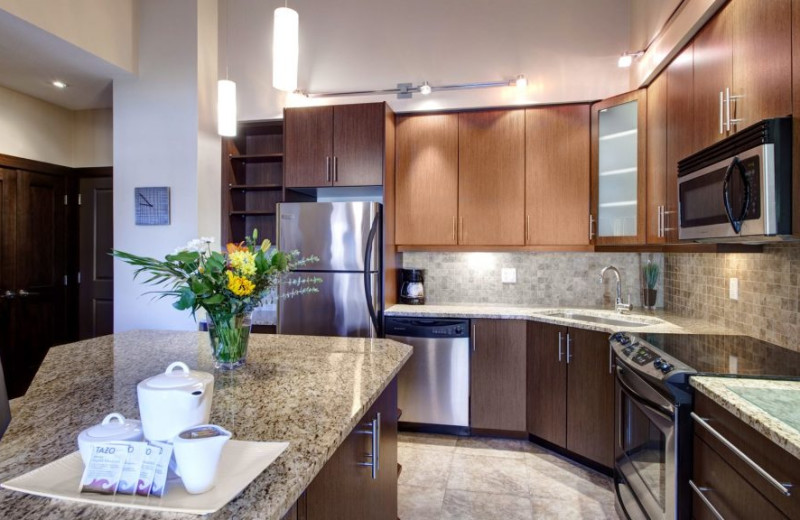 Guest kitchen at Sunrise Ridge Waterfront Resort.