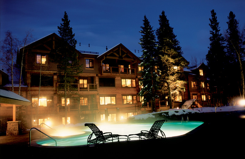 Outdoor pool at Mountain Thunder Lodge.