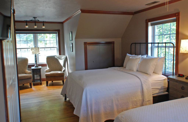 Guest room at Beaver Lakefront Cabins.