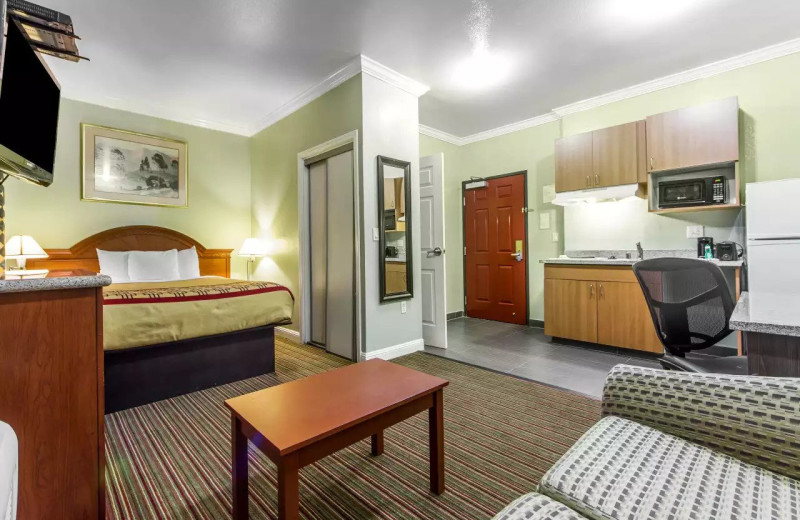 Guest room at Rodeway Inn 