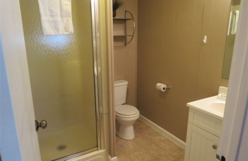 Cottage bathroom at Shawnee Bay Resort.