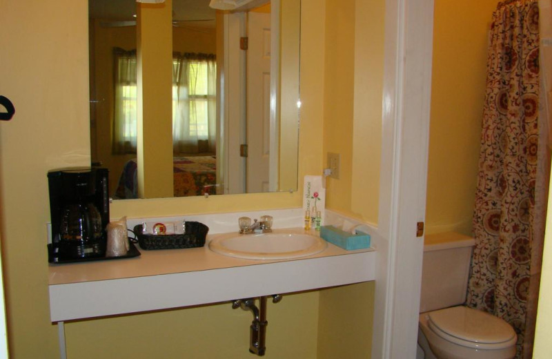 Guest bathroom at Belfast Breeze Inn.