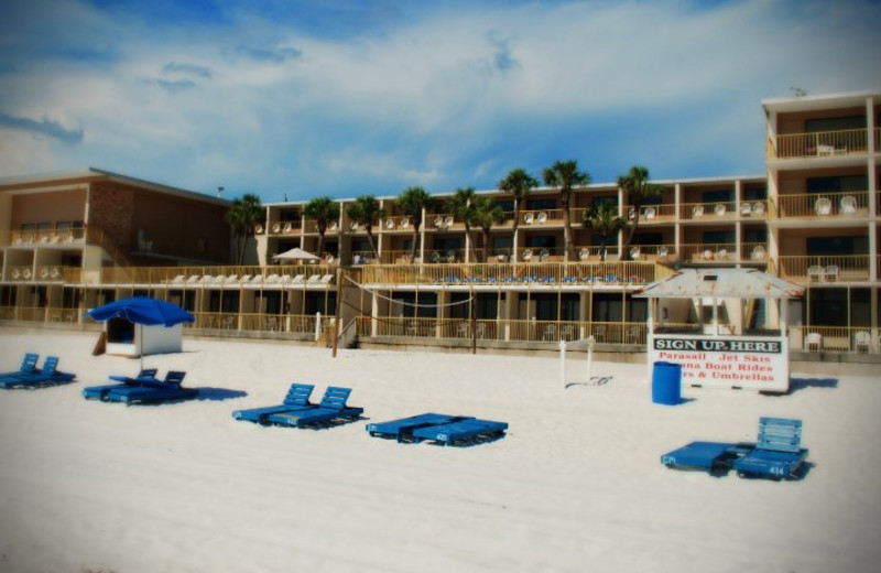 Exterior View of Chateau Motel